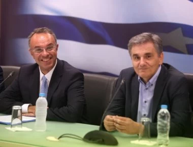 Παράδοση παραλαβή σε χαλαρό κλίμα στο υπουργείο Οικονομικών (βίντεο)